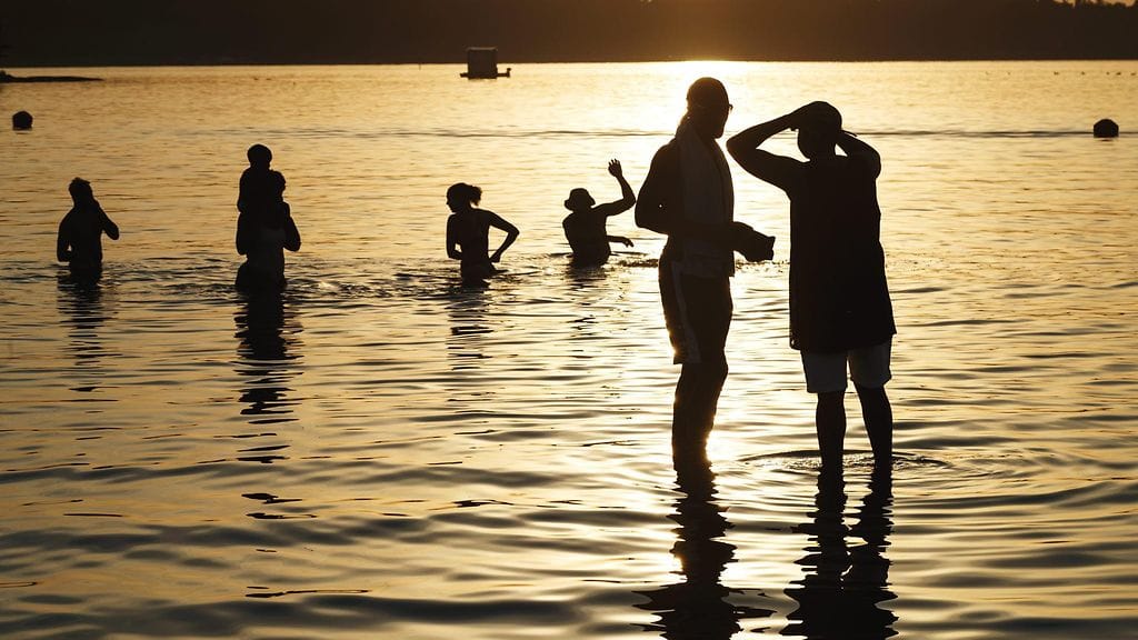Helleraja meni rikki Utsjoella Kevon sääasemalla, missä mitattiin maanantaina 25,6 astetta.