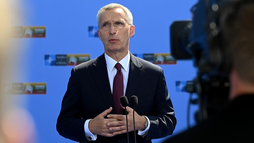 Jens Stoltenberg puhui tiedotustilaisuudessa Naton huippukokouksessa Vilnassa 11. heinäkuuta 2023.