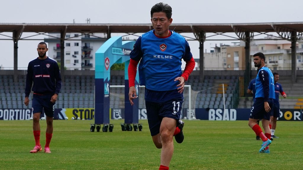 Kazuyoshi Miura, 56, aikoo pelata ammattilaisena 60-vuotiaaksi saakka.