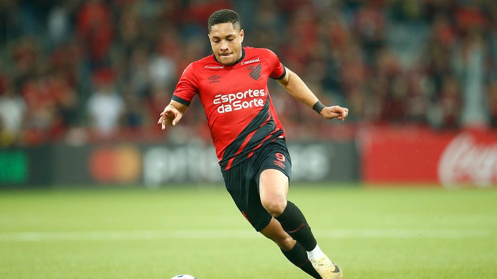 Vitor Roque, 18, on Brasilian maajoukkuehistorian nuorin debytantti. Kuva Copa Libertadoresin ottelusta Athletico Paranaensen ja Alianza Liman välillä kesäkuussa 2023.