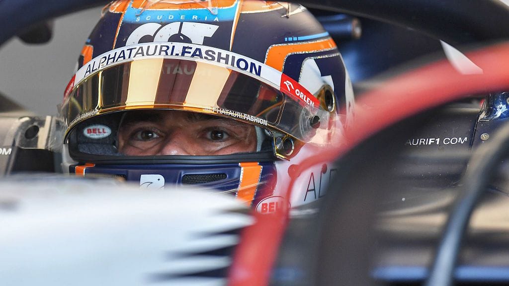 Nyck de Vriesin kehitys ei riittänyt Red Bullille. Yhteistyö päättyi jo kymmenen kisan jälkeen.