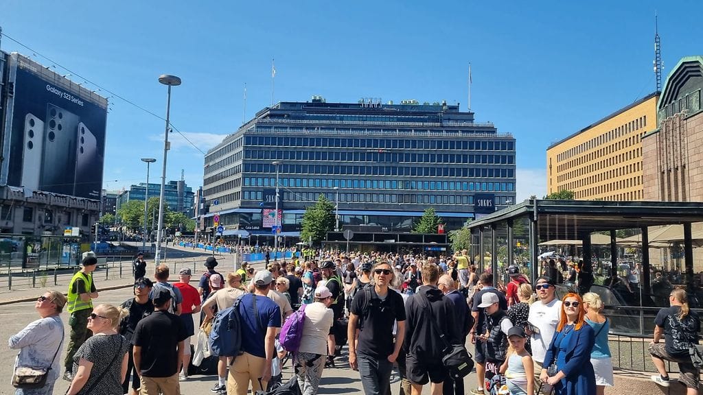 Bidenin saattue väkijoukkoa 1