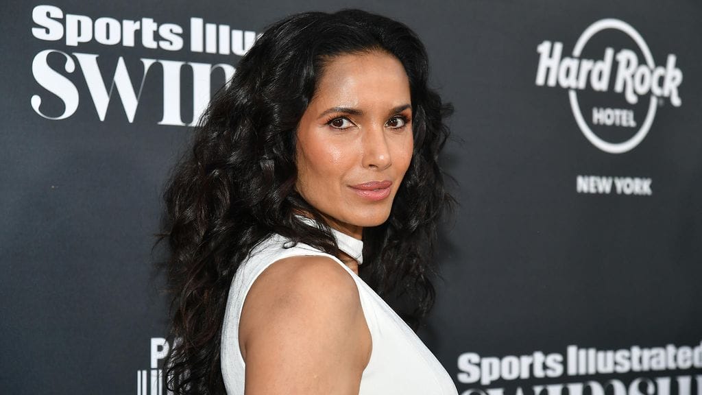 Padma Lakshmi juonsi Top Chef -sarjaa 19 tuotantokautta.