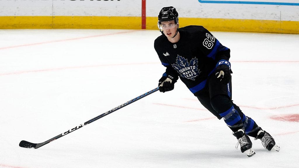 Filip Kral Toronto Maple Leafsin paidassa NHL-debyytissään lokakuussa 2022.