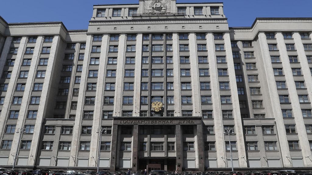 Kuvassa Venäjän duuman rakennus Moskovassa.