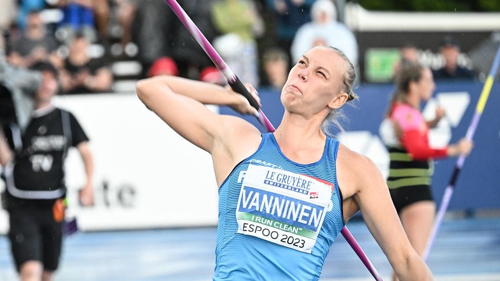 Kauden parhaansa keihäässä heittänyt Saga Vanninen on vahvasti kiinni seitsenottelun alle 23-vuotiaiden EM-kullassa.