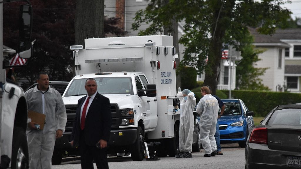 Epäillyn sarjamurhaajan kotialuetta eristettiin Massapequassa 14. heinäkuuta 2023.