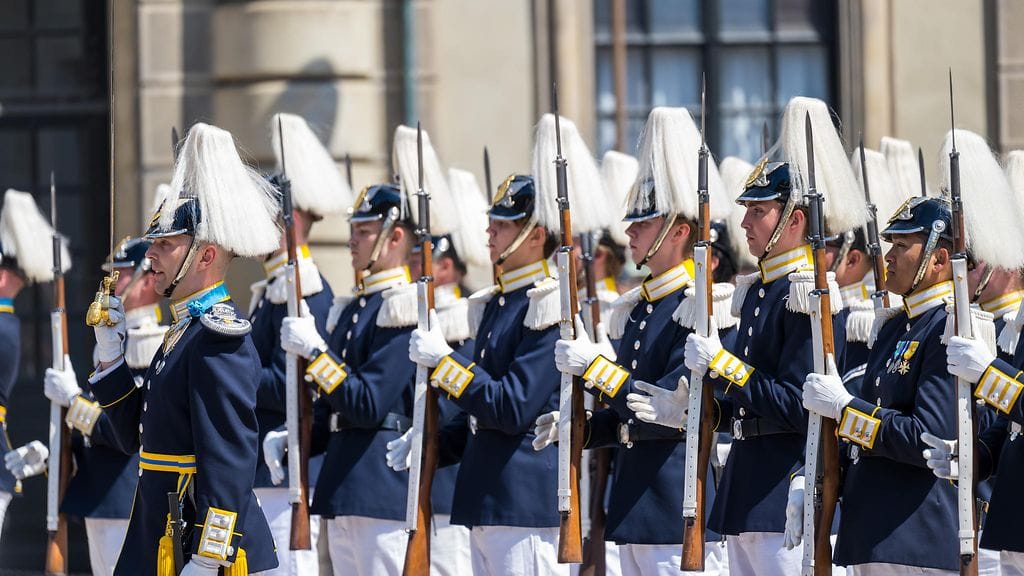 Sapelit on tarkoitettu kuninkaallisen linnan henkivartiokaartin sotilaille/