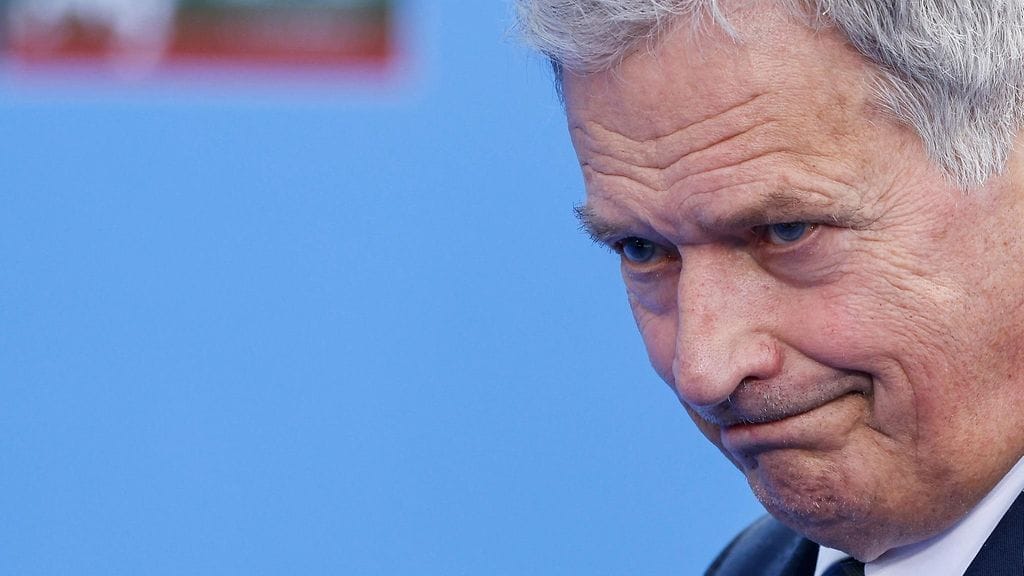 Turun yliopiston professori Salminen kuvailee presidentti Niinistön olleen todella pidättyväinen ja niukka hallituksen toimintaan ja toimintakykyyn liittyvissä kommenteissaan.