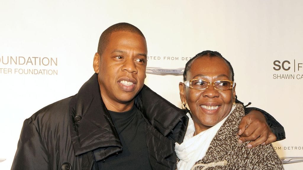 Jay-Z äitinsä Gloria Carterin kanssa vuonna 2011.