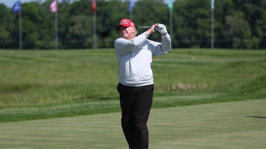 Yhdysvaltojen entinen presidentti Donald Trump on intohimoinen golf-mies.