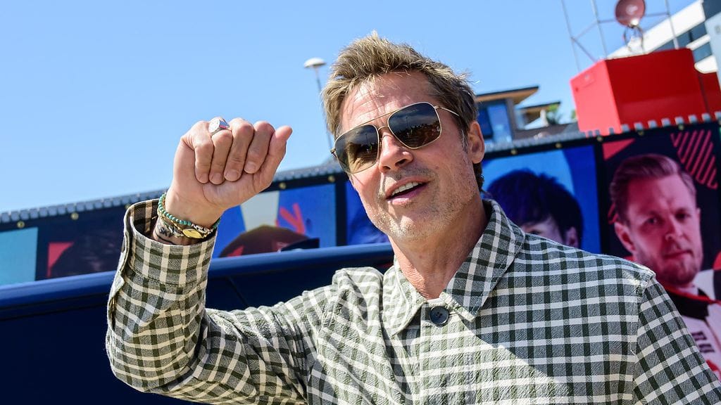 Brad Pitt kuvasi tähdittämäänsä F1-elokuvaa Ison-Britannian GP-kilpailussa.