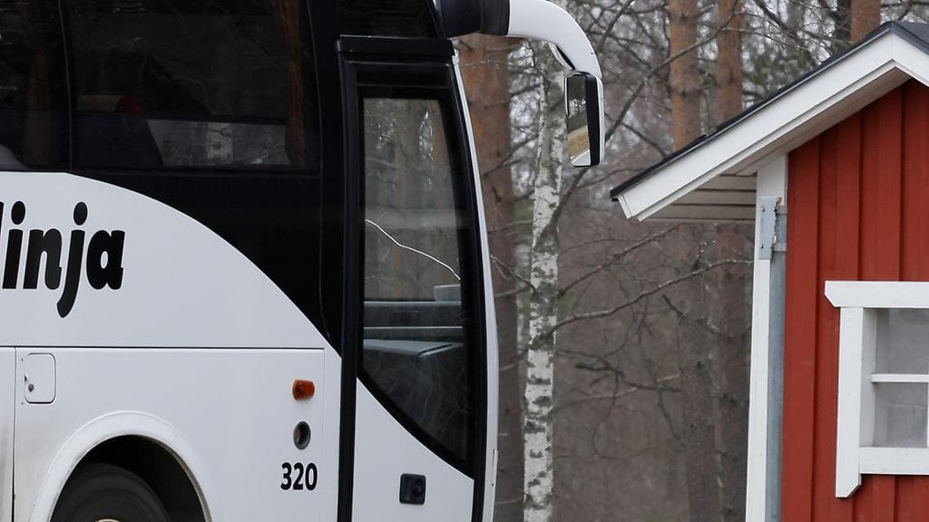 Linja-auto syttyi tuleen kesken matkan Kempeleessä/ kuvituskuva