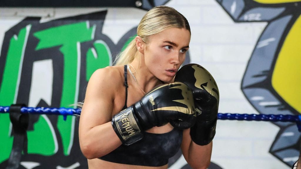 Daniella Hemsley esitti nyrkkeilytaitojensa lisäksi villiä juhlintaa.