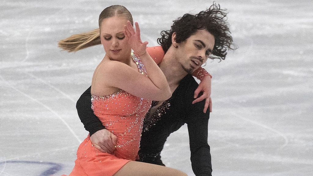 Maria Björkli tammikuussa Espoon EM-kisoissa jäätanssiparinsa James Koszutan kanssa. Kaksikon yhteistyö päättyy, kun Björkli ei pysty jatkamaan uraansa.