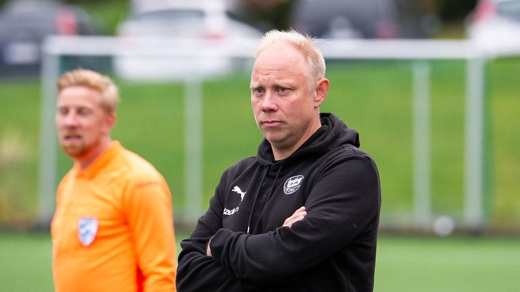 Akusti Salonen jää sivuun TPS:n naisten joukkueen päävalmentajan tehtävistä terveydellisistä syistä.