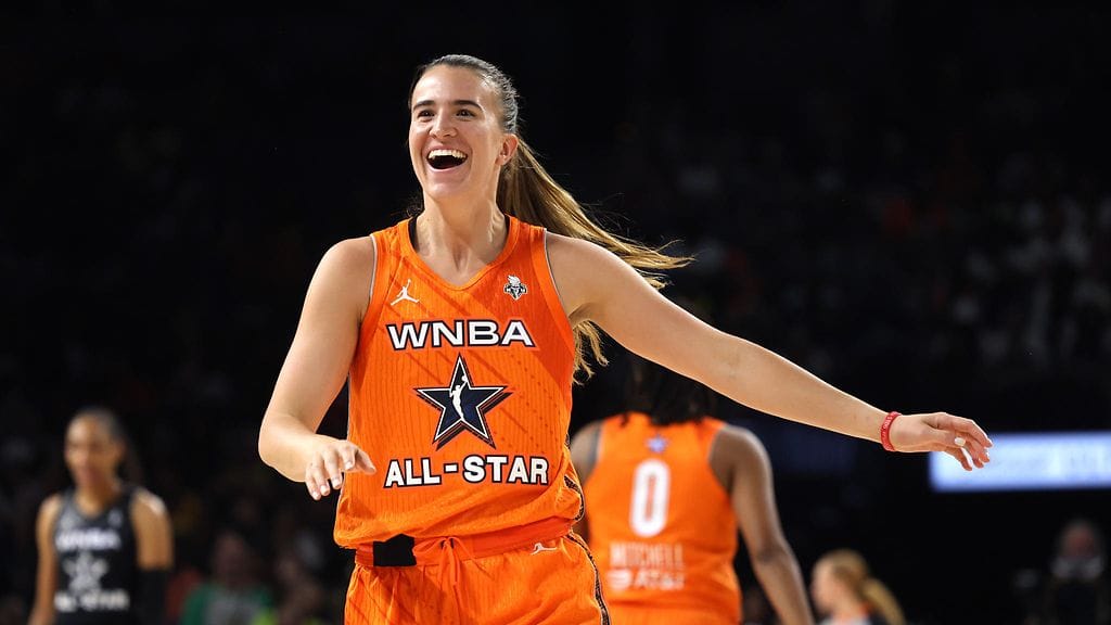 Kolmoskuningatar Sabrina Ionescu laittoi miestenkin ennätykset uusiksi.