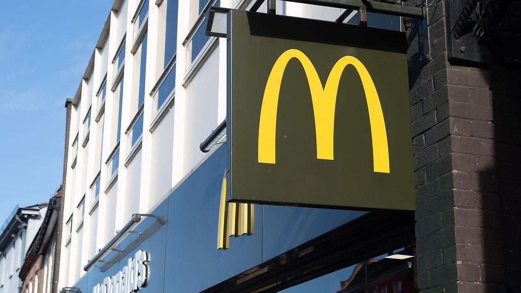 Työntekijöiden mukaan pikaruokaketju McDonaldsin Ison-Britannian toimipisteissä on esiintynyt säännöllistä seksuaalista häirintää.