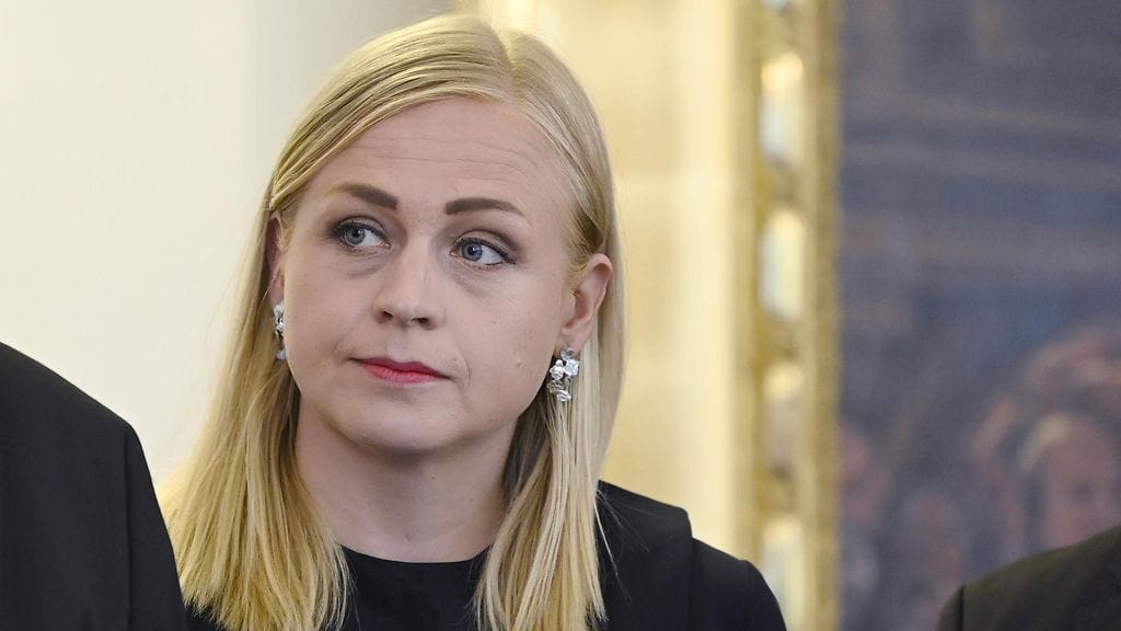 Ulkoministeri Elina Valtonen (kok.) kesäkuussa.