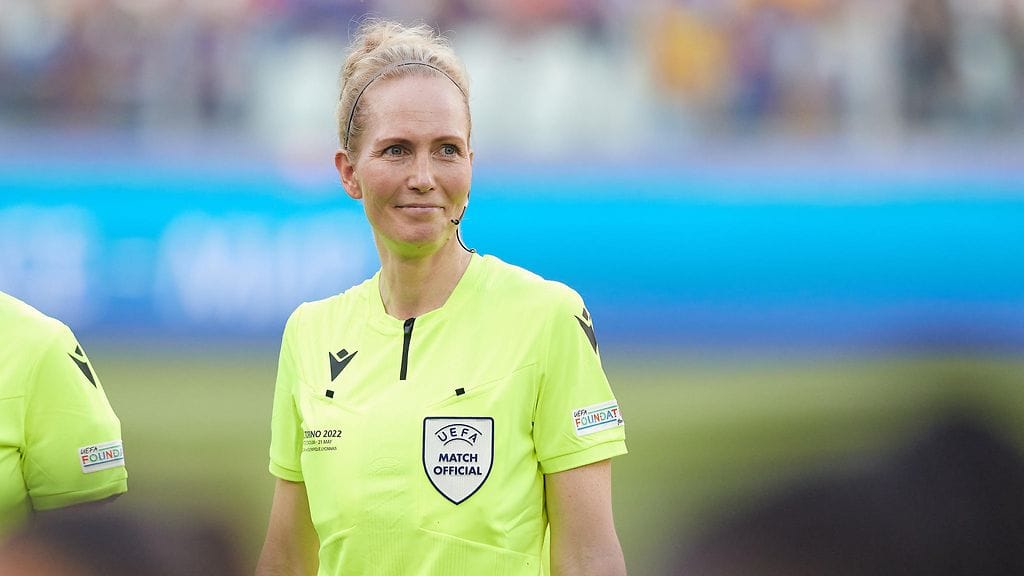 Lina Lehtovaara on aiemmin toiminut erotuomarina EM-kisoissa sekä Mestarien liigan finaalissa.