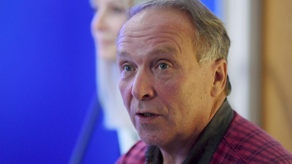 Perussuomalaisten europarlamentaarikot Teuvo Hakkarainen ja Laura Huhtasaari Työmiehen tuumaustunnilla Helsingissä 5. marraskuuta 2021. Kuvituskuva.