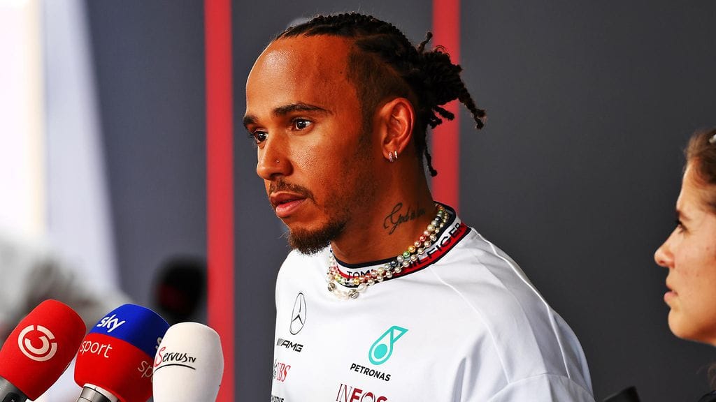 Lewis Hamilton piikitteli Red Bullia.