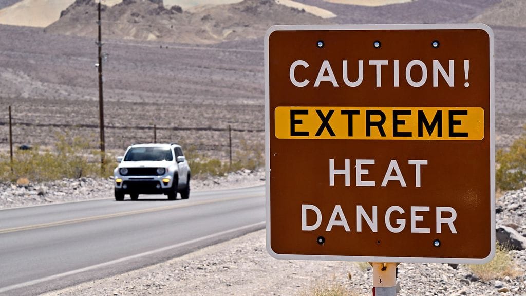 Lämpöaalto koettelee Yhdysvaltojen eteläosia. Kuvassa varoituskyltti kuumuudesta Kaliforniassa 16. heinäkuuta 2023.