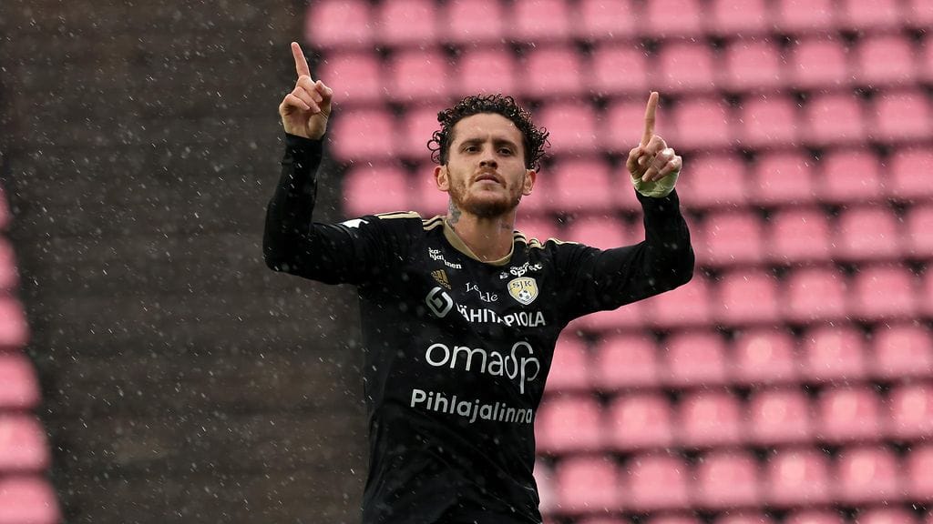 Jaime Moreno naulasi jo kauden kahdeksannen maalinsa SJK:n noustua sarjakärkeen.