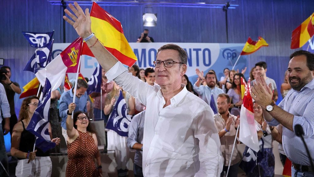 Ääntenlaskennan loppuvaiheilla vaalivoittajaksi julistautunut PP:n johtaja Alberto Nunez Feijoo sanoi yrittävänsä muodostaa hallituksen.