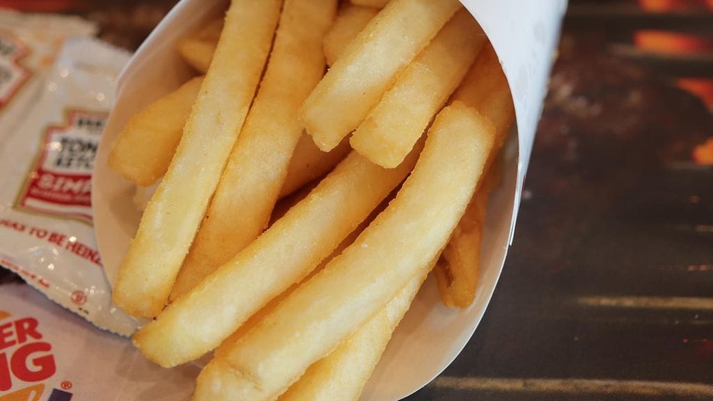 Asiakkaat saivat ranskanperunoita suoraan roskakorista. Kuvituskuva.