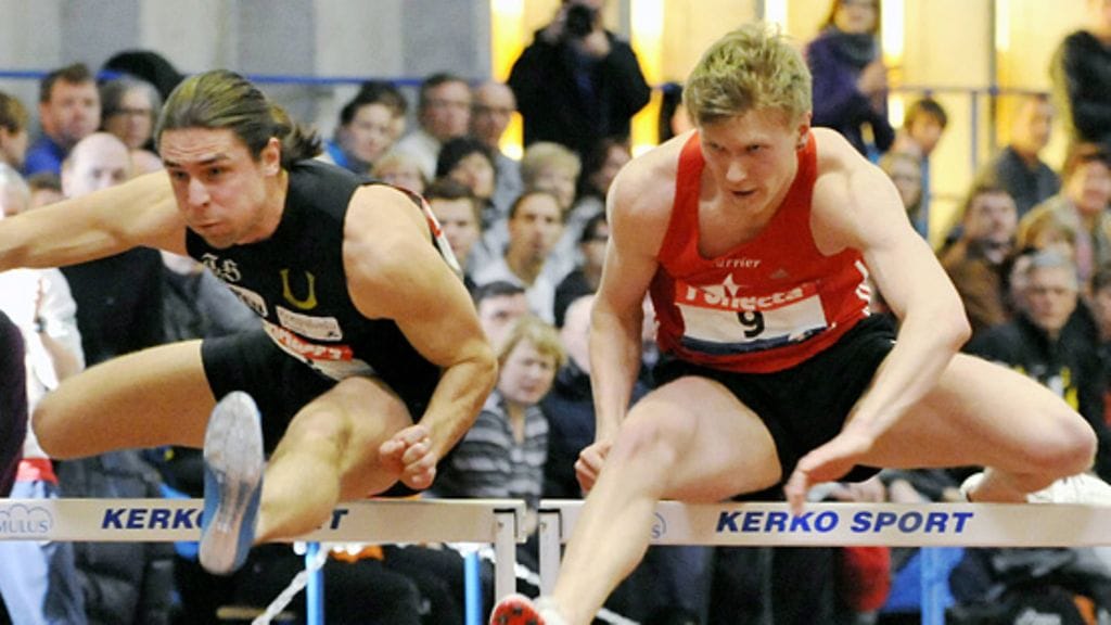 Joona-Ville Heinä (oik.) voitti 60 metrin aitojen SM-kultaa.