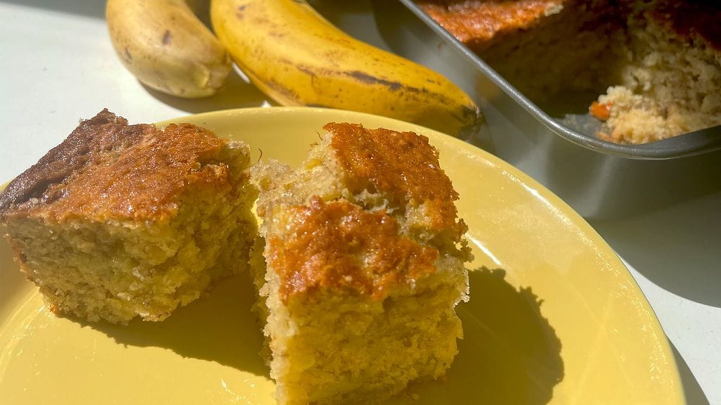 Paras banaanikakku syntyy ylikypsistä, jopa hieman mustuneista banaaneista.