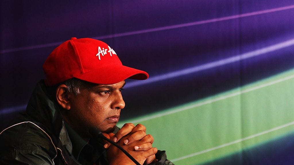 Tony Fernandes lehdistötilaisuudessa