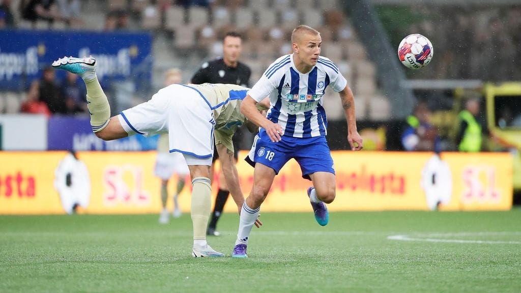 Topi Keskinen iski todella näyttävän osuman avauspuoliskolla.