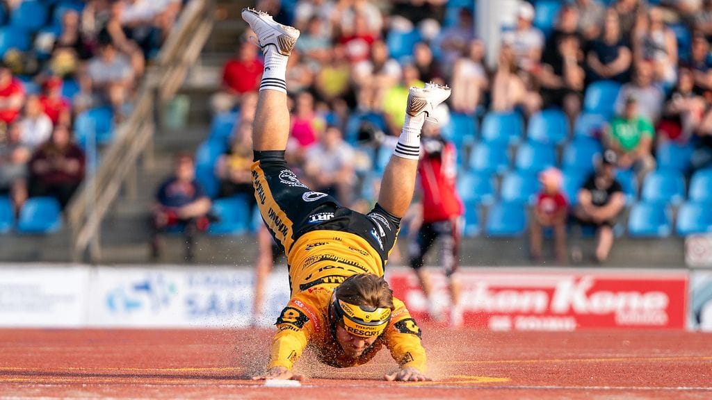 KPL:n Jasperi Luoman syöksynäyte heinäkuun puolivälistä.