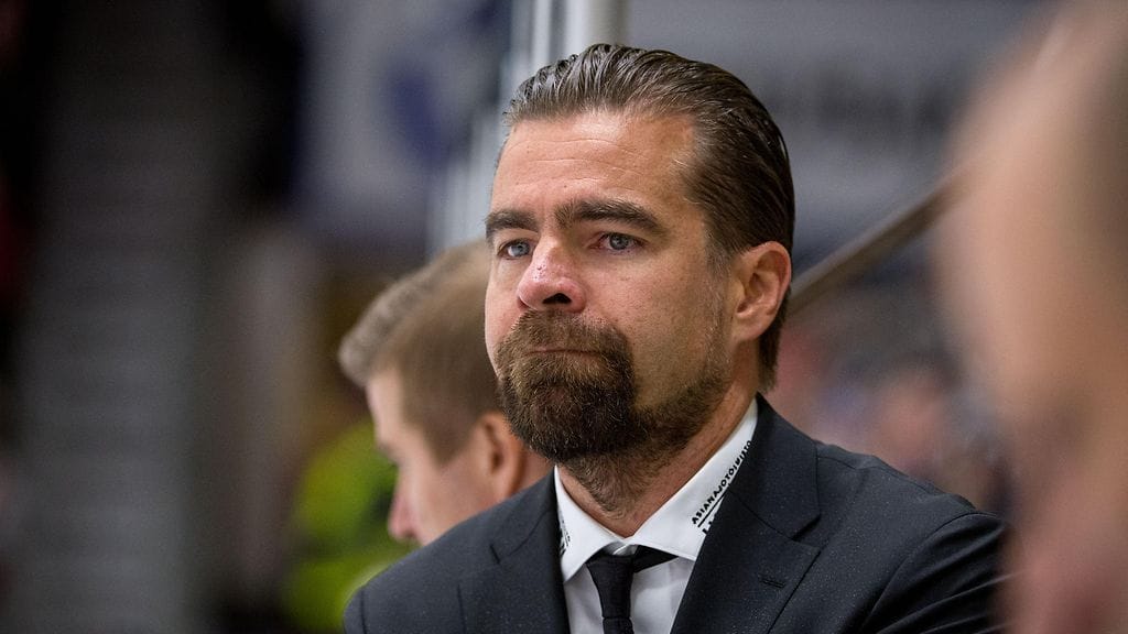 Jussi Ahokas vastaili kanadalaistoimittajien kysymyksiin.