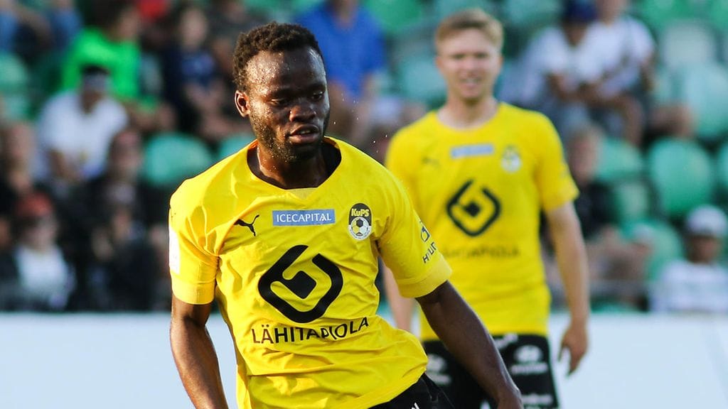 Clinton Antwi (kuvassa), Ibrahim Cisse ja Collins Sichenje kokivat karun kohtalon viisumitilanteensa kanssa.