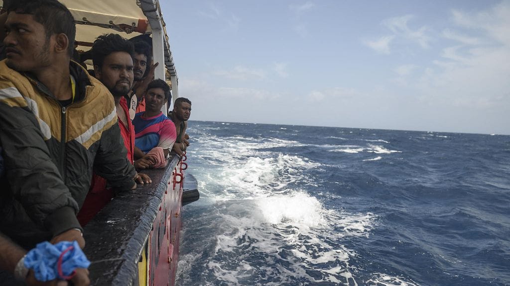 Siirtolaisia Italian rannikon edustalla 26.7.2023.