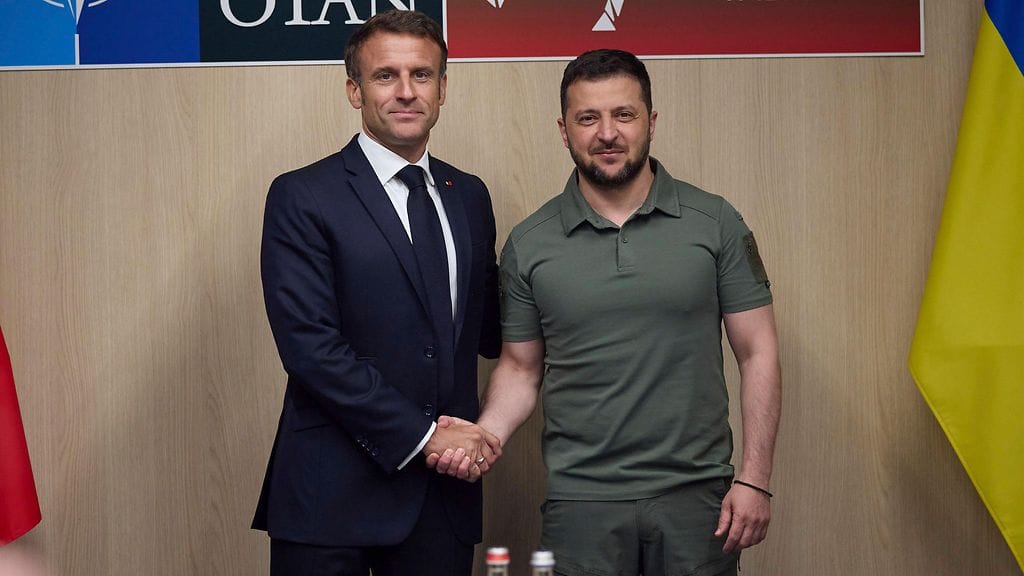 Kuvasssa Ranskan presidentti Emmanuel Macron ja Ukrainan presidentti Volodymyr Zelenskyi