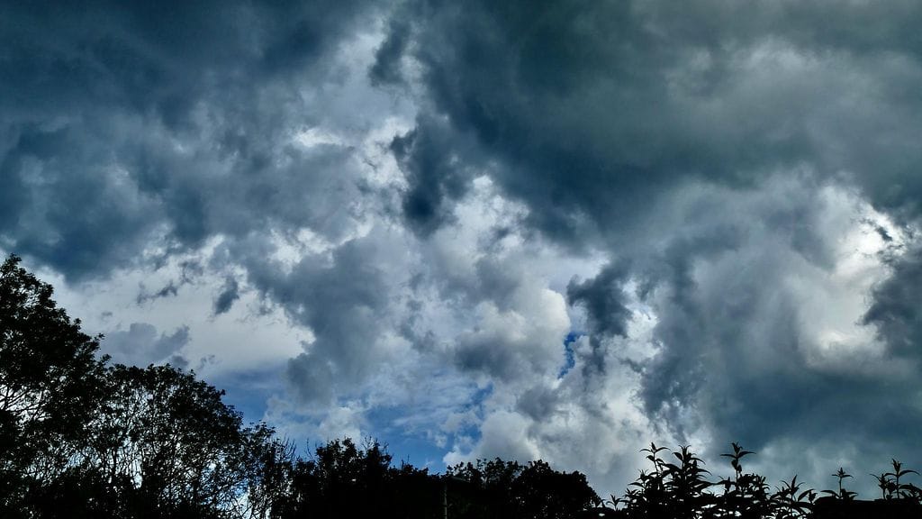 Venäjällä ainakin kahdeksan ihmistä on kuollut voimakkaan myrskyn kaadettua puita leirintäpaikalle Marinmaalla.