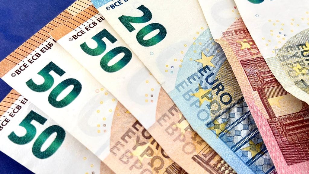 Hyvinvointialueen mukaan menetetyt rahat tullaan täysimääräisesti korvamaan nuorille. Kuvituskuva.