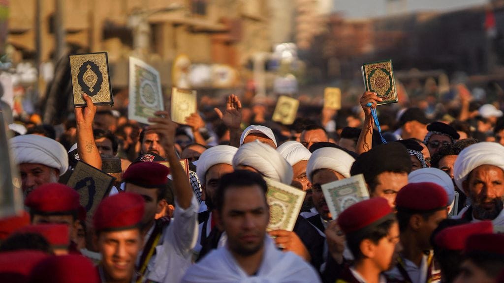 Ihmiset osoittivat mieltään Koraanin polttamisia vastaan Irakissa heinäkuun 28. päivänä 2023.