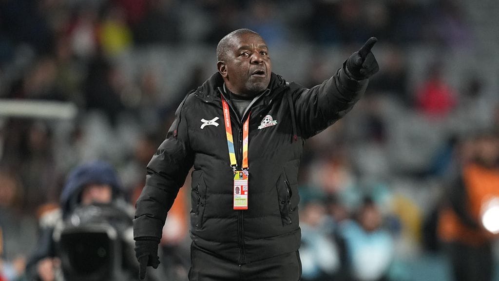 Bruce Mwapea epäillään käyttäytyneen epäasiallisesti pelaajaansa kohtaan MM-turnauksessa.