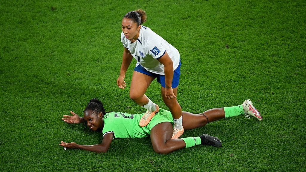 Lauren James sai punaisen kortin tästä tilanteesta.