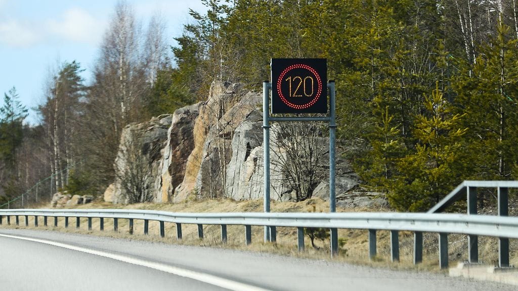 Suomen korkeimpiin nopeusrajoituksiin on turha haikailla lähiaikoina muutosta.