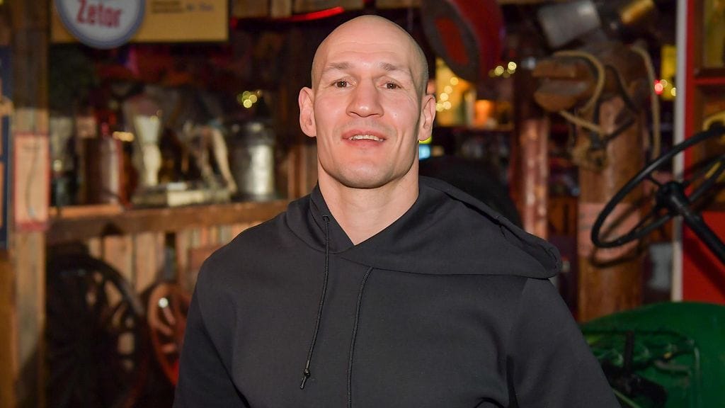 Amin Asikainen julkaisi koskettavan muistokirjoituksen äidilleen Instagramissa.