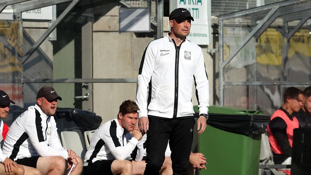 Jussi Nuorelan (kuvassa etualalla) VPS liitää tällä hetkellä jalkapallon Veikkausliigassa.