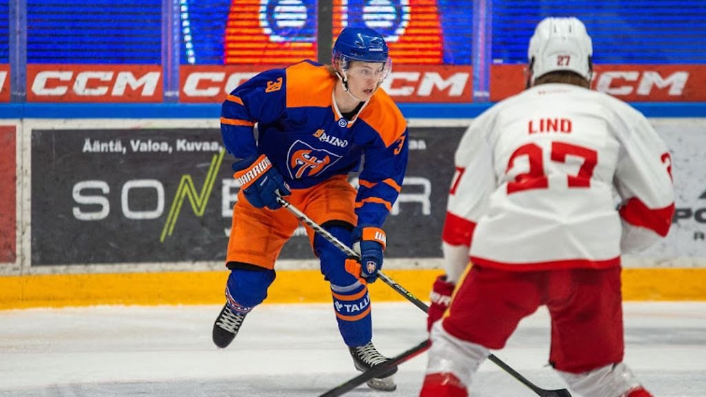 Arttu Kärki (kuvassa taka-alalla).