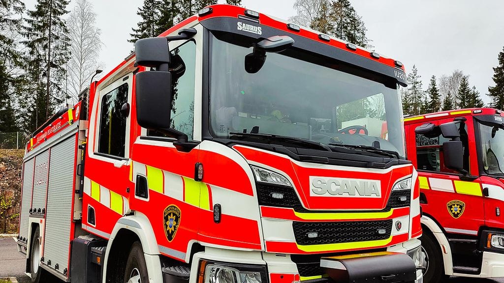 Kuvituskuva. Sammutustyössä on pelastuslaitoksen mukaan ollut käytössä veden lisäksi myös sammutusvaahtoa.