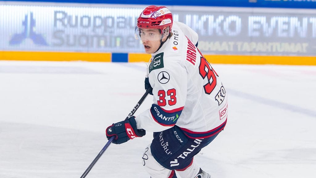 Roni Hirvonen hyppää ensi kaudella Pohjois-Amerikan kiekkokaukaloihin.
